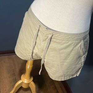Old Navy Khaki Bermuda Shorts with Flap pockets! Size 12
